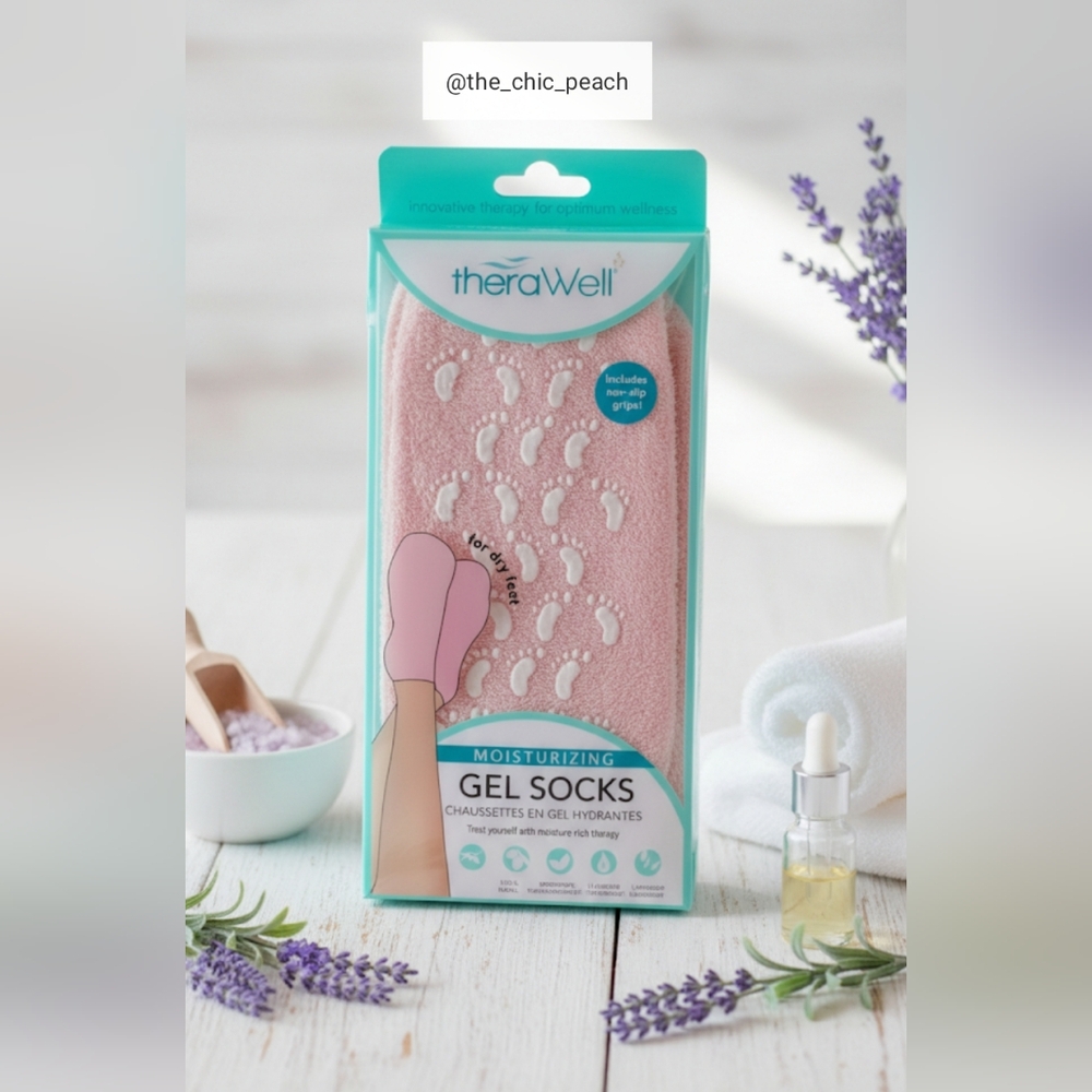 🩷$5 |  NWT “Therawell” Pink Gel Moisturizer Socks with Non-Slip Grips